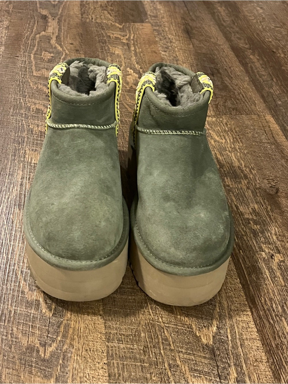 UGG Classic Ultra Mini
Platform Boot - Olive with Yellow & Pink Trim size 8 - Picture 5 of 13